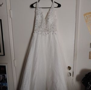NEVER WORN - Size 4 Wedding Dress - Brand New